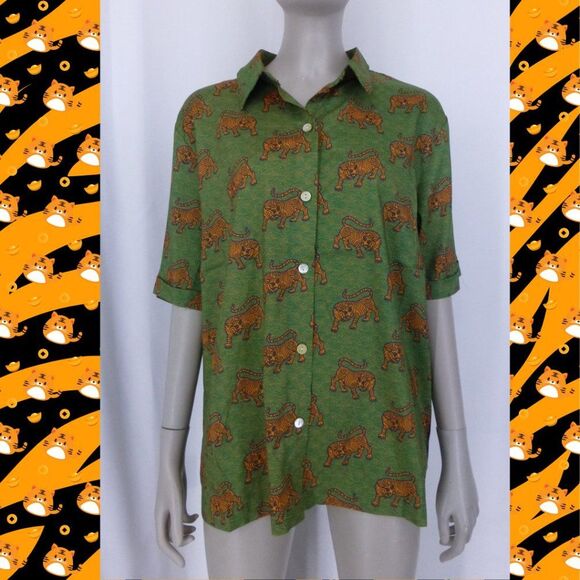 NWT Evryday Jane Green Tiger Print Button Up Short SleeveTop - Picture 2 of 13